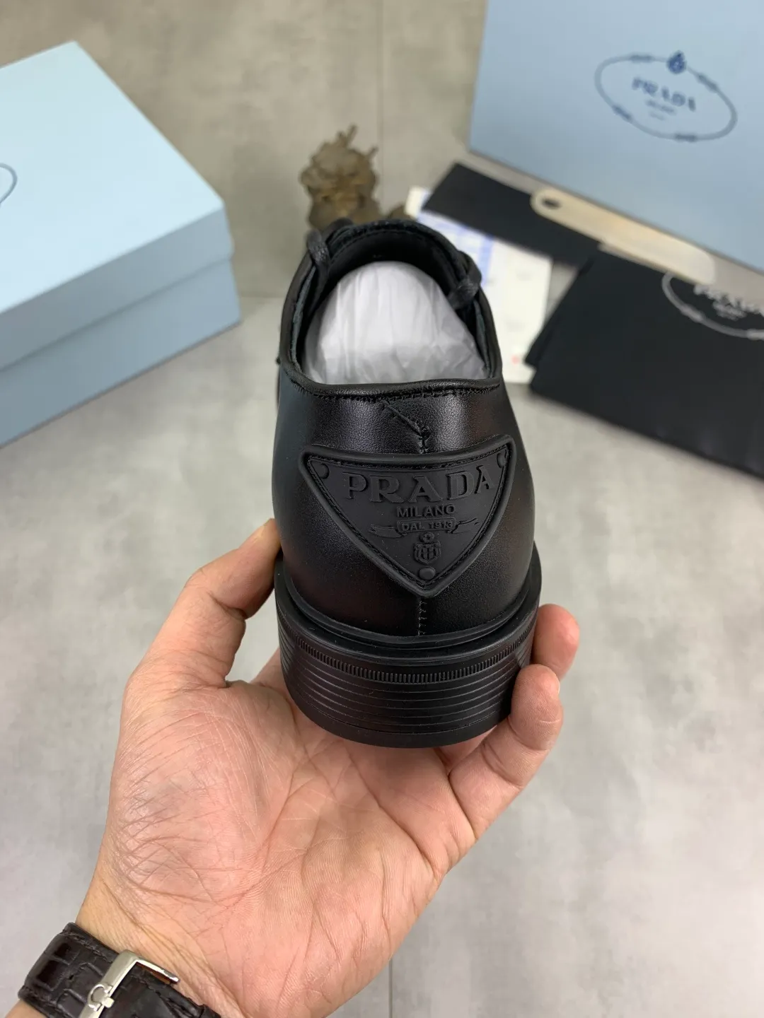 Men's Men's Shoes💰P640💰[New Style] High Quality Water-dyed Niuli 🆘[PRADA] Prada's latest casual business leather shoes for men! Listed simultaneously! The fabric is made of specially imported original calfskin, and the interior is made of imported water-dyed cowhide. It is absolutely luxurious and leads the fashion trend. High-end combination rubber outsole, size: 38-44 (45 and 46 can be customized) 3️⃣ colors available